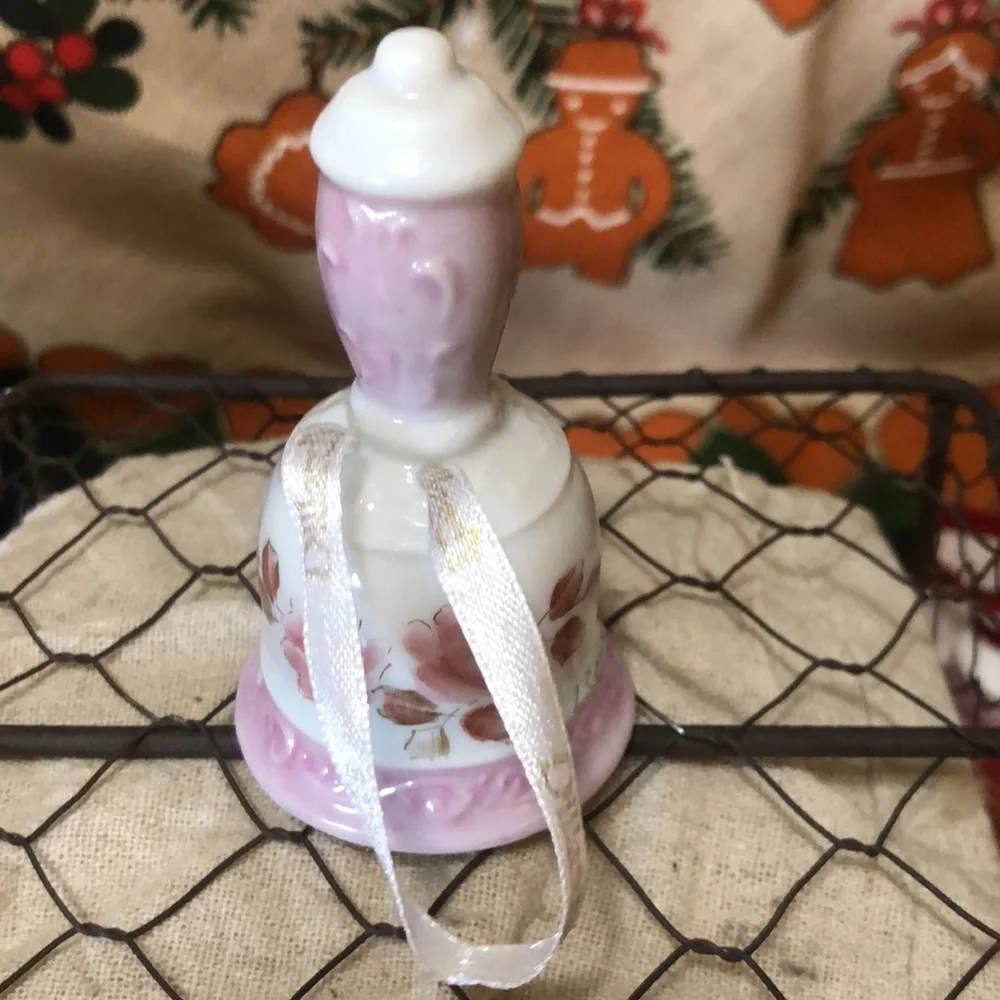Christmas Porcelain Bell w/Ribbon Dillard's Trimmings Christmas Décor 3.25x3”